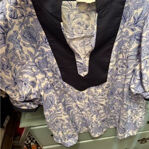 entro Blue and White V-Neck Floral Tunic Top